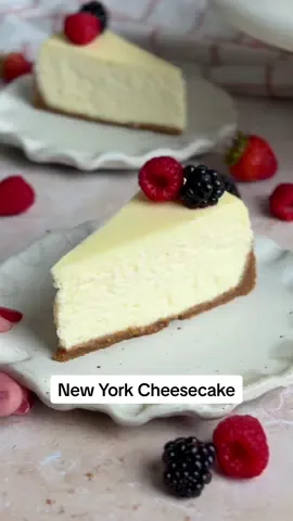 I’ll stop talking about this cheesecake when I’m no longer alive 😮‍💨 Full recipe linked in bio or go to https://bakewithzoha.com/best-cheesecake/ or google “Zoha cheesecake” ♥️  #cheesecake #cheesecakerecipe
