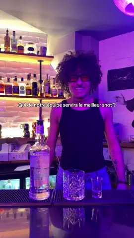 Vous savez à qui demander vos shots 👀💕 #queerpoc #pourtoi #barqueer #lgbtqia #bar 