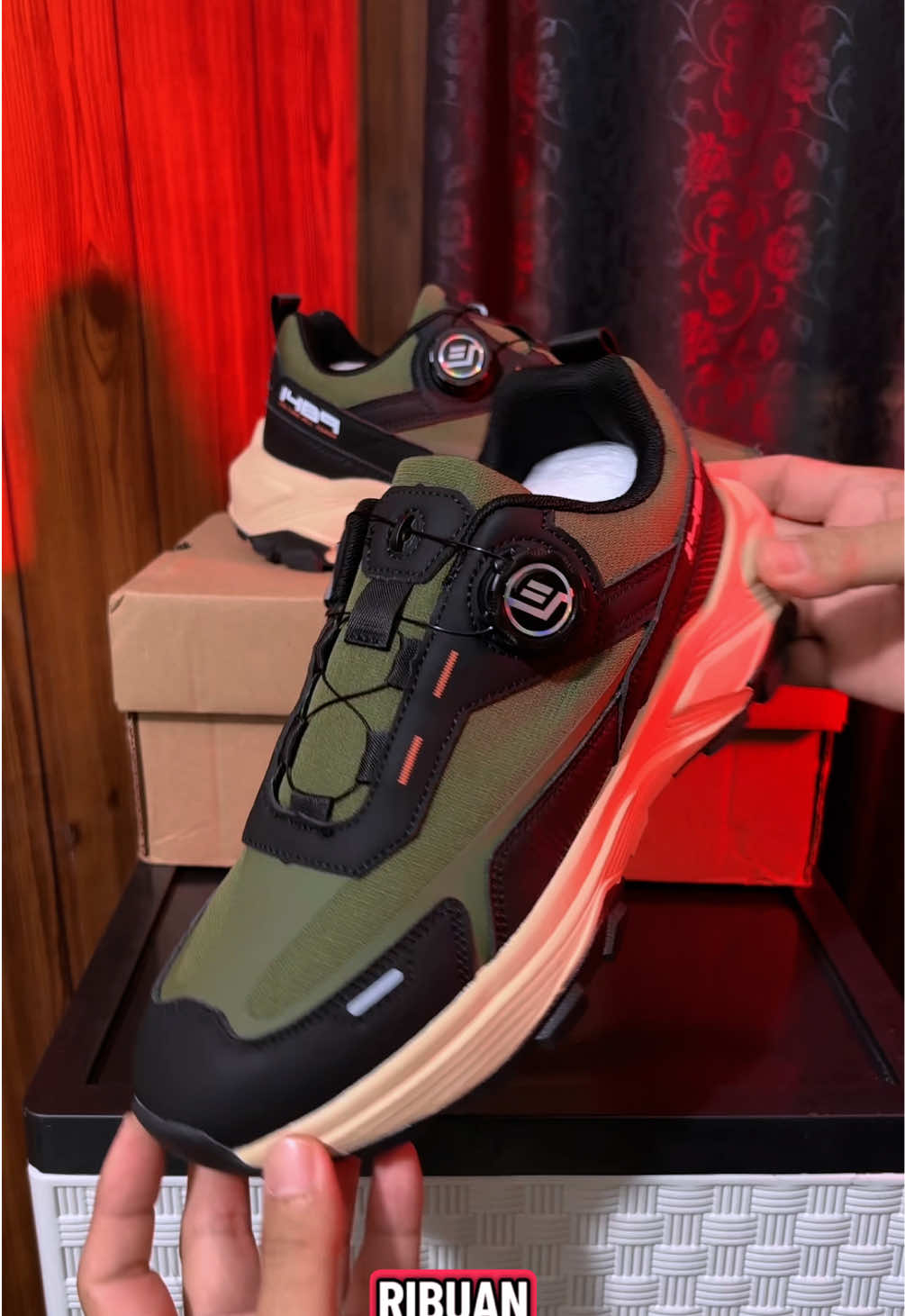 Sepatu sneakers pria keren fourteen eightynine,sepatu tali putar desain kekinian dan mewah,bikin gaya Auto naik level!!! #sepatupria #sepatusneakers #sepatutaliputar #sepatupremium #sepatukekinian 