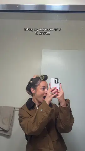 still trying to get the hang of the best way to style my bangs so they last all day 😭 this was a pretty good way to make them last! #curtainbangstutorial #curtainbangs #stylingcurtainbangs 