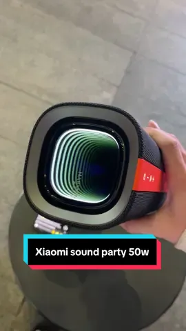 Xiaomi sound party 50w. Nhìn chung em này ngoại hình nhìn khá đẹp và hầm hố, bass và mồm thì ăn được charge 5 ấy, trong tầm dưới 2tr em này đỉnh nóc kịch trần rồi. #loabletooth #xiaomisoundparty #xiaomisoundparty50w #loasinhvien 
