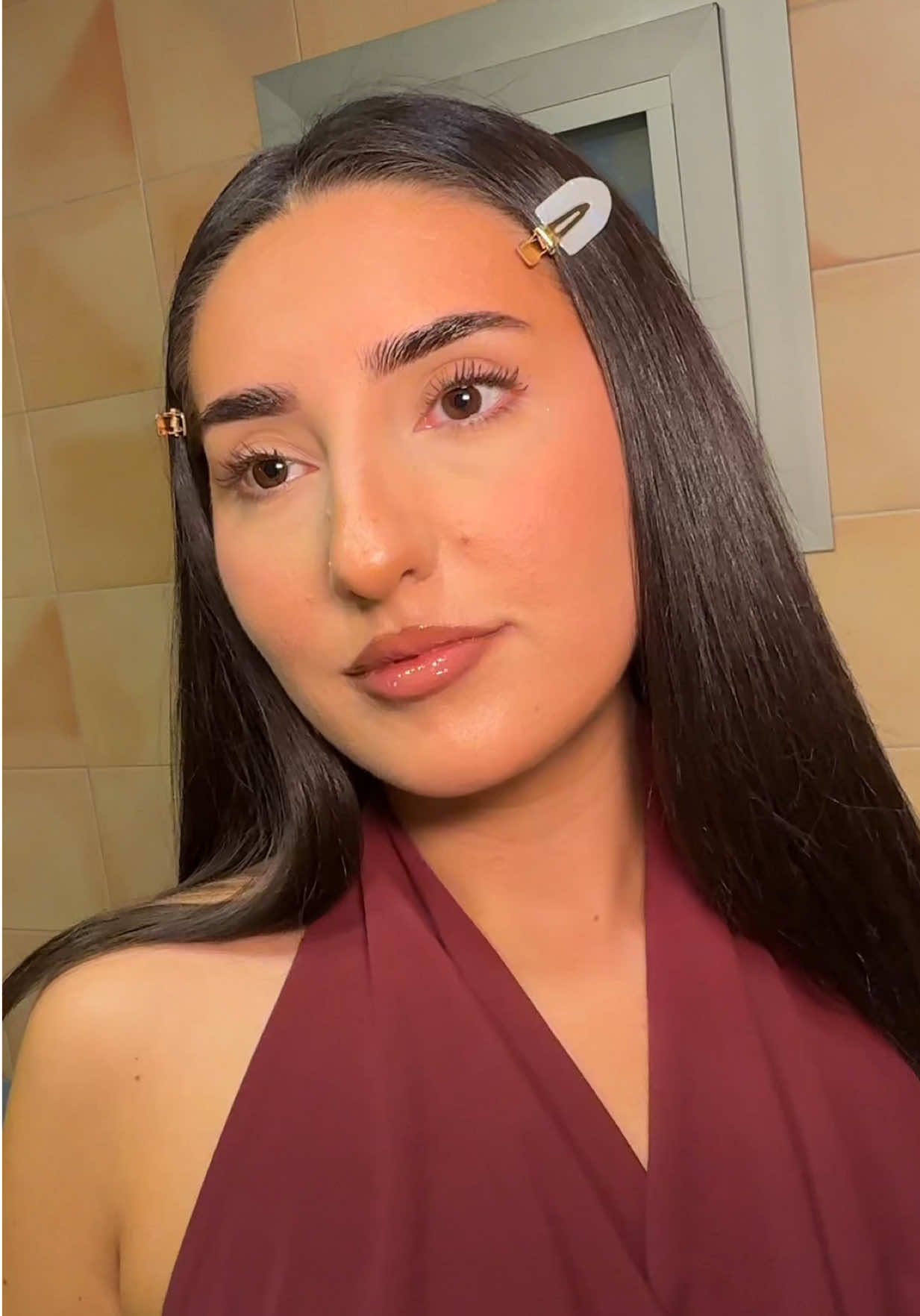 First day on your holiday means faking the glow 🍯🖤  Using @Kiehl's Since 1851 ultra facial cream @e.l.f. Cosmetics UK bronzing drops @L’Oréal Paris true match foundation  @Max Factor bronze shaper Elf camo concealer  @Hourglass Cosmetics concealer  @Armani beauty blush  @milanicosmeticsuk bronzer @Charlotte Tilbury press powder  @NARS Cosmetics blush orgasm Elf shadow palette  @urban decay setting spray  @rimmellondon cappuccino mascara & lip liner  @YSL Beauty gloss #beauty #makeup #glowyskin #glowymakeup #holidaymakeup 