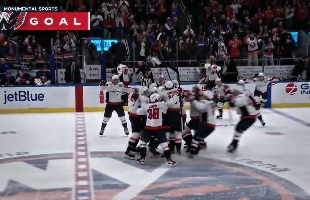 nhl😍 #hockey #хоккей #NHL #нхл #edithockey  #NHLAllStar  ... @Chicago Blackhawks @NHL Europe @New Jersey Devils @Florida Panthers @Washington Capitals @predsnhl @Edmonton Oilers @EASPORTSNHL @NHL ... Национальная хоккейная лига (НХЛ) (англ. National Hockey League, NHL; фр. Ligue nationale de hockey, LNH) — профессиональная спортивная организация, объединяющая хоккейные клубы США и Канады. НХЛ стала одной из первых профессиональных хоккейных лиг в мире[2]. НХЛ является одной из главных спортивных лиг Северной Америки, наряду с НФЛ, НБА, МЛБ и МЛС. Лига была образована в 1917 году и объединяла в себе всего 4 команды[3]. С сезона 2021/2022 играет 32 команды из 31 города США и Канады, ежегодно борющихся за главный трофей лиги — Кубок Стэнли.споров между работодателями и игроками в истории профессионального спорта. Лига предлагала установить для клубов общий «потолок зарплат». Профсоюз всеми силами противился этому. Без принятия нового соглашения комиссар лиги Гэри Беттмэн вынужден был отменить сезон 2004/05. В результате НХЛ стала первой профессиональной спортивной лигой Северной Америки, которая потеряла целый игровой сезон из-за трудового спора[12]. В июле 2005 года соглашение было подписано на условиях лиги — «потолок зарплат» был всё-таки установлен. Игры НХЛ возобновились в октябре 2005 года. Третий локаут был объявлен 16 сентября 2012 года, после того как лига и профсоюз не смогли договориться по новому коллективному соглашению[29]. Камнем преткновения являлось разделение возможного дохода между лигой и профсоюзом. Официально локаут завершился 12 января 2013 года. Матч всех звёзд править Матч всех звёзд НХЛ ежегодно проводится с 1947 года[30]. Ранее, как правило, со сборной звёзд лиги встречался обладатель Кубка Стэнли. С 1969 года в подобных матчах принимали участие сборные Восточного и Западного дивизионов, а с 1975 по 1993 год сборная группы Кларенса Кэмпбелла играла со сборной группы Принца Уэльского. Начиная с 1994 года, в связи с переорганизицией лиги, матчи проводились уже среди команд Восточной и Западной конференции. В 1998 году лигой было принято решение о проведение матчей среди сборных Северной Америки и Остального мира. Данное разделение просуществовало до 2002 года, когда НХЛ вернулся к старой схеме команд — Запад и Восток. С сезона 2010/11 по 2014/15 матч звёзд проводился в формате «Сборных капитанов», когда выбранные лигой два капитана набирают себе в команду игроков. В сезоне 2015/2016 был предложен новый формат, в виде противостояния дивизионов в формате 3 на 3. 