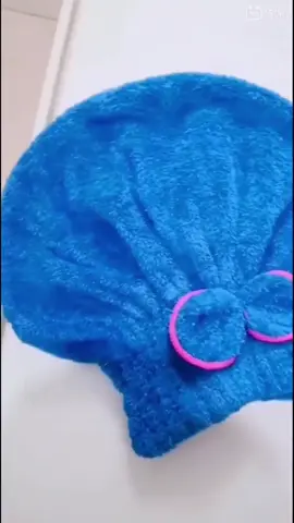 Cansada de perder tempo secando o cabelo com o secador? 😩 Com a Touca Mágica Absorvente de Microfibra, você seca os fios até 3x mais rápido, sem agredir e sem frizz! 💖 💧 Superabsorvente e leve 🌀 Ideal para uso pós-banho, academia ou viagem 💇‍♀️ Protege os fios e mantém o brilho natural 🌸 Disponível em kit com 1 ou 3 unidades Diga adeus às toalhas pesadas e ao cabelo quebradiço sua rotina de beleza merece esse cuidado! 😍👉 Garanta já o seu kit com preço promocional por tempo limitado!