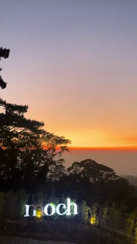 nothing beats a sunset view in moch cafe ✨🫶 #baguiocity #baguio #mochcafeandbistro #cafe #fyp
