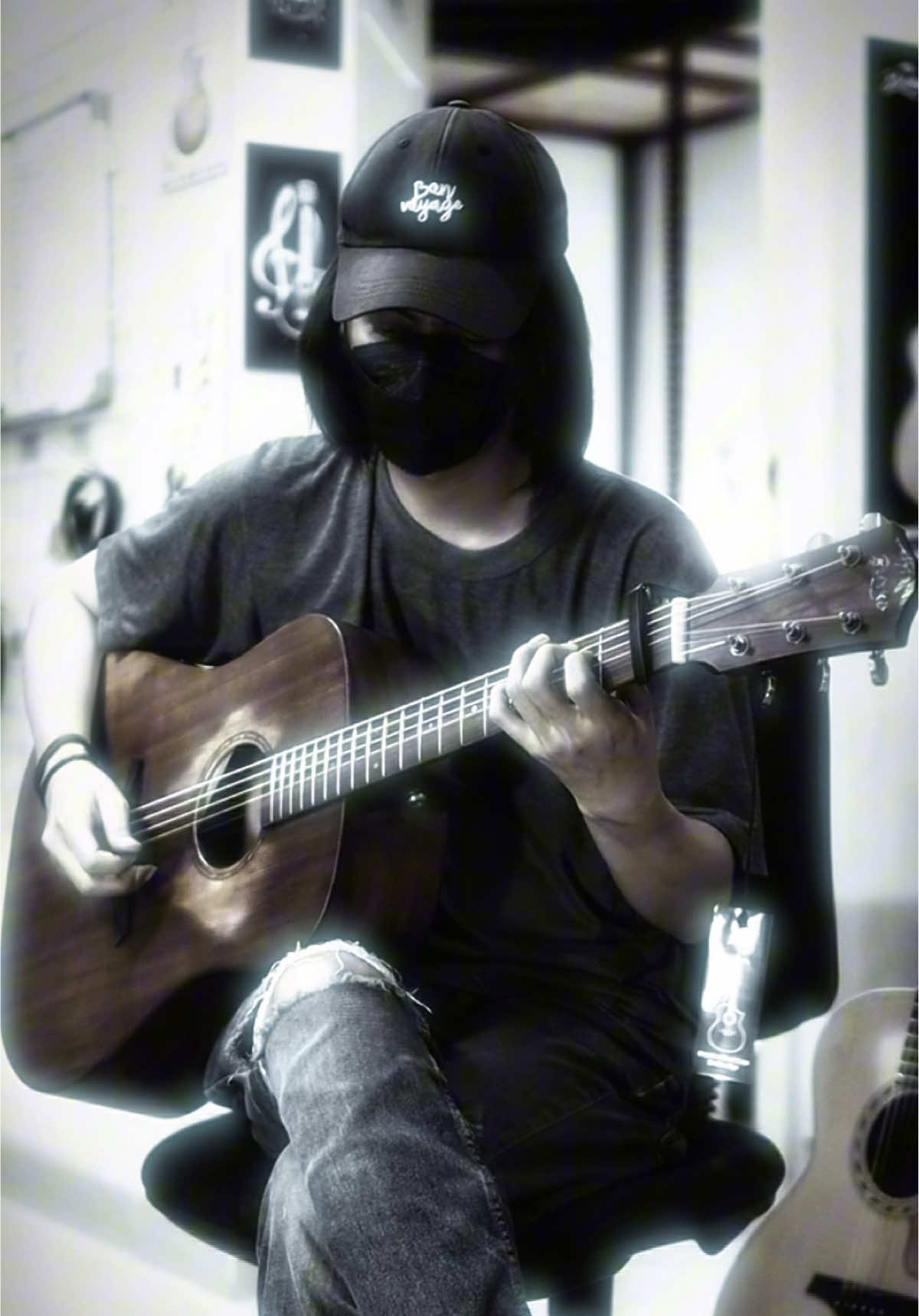 Ceritanya pas record audio ada notif, jadi ga ke record sebagian 😔 Alhasil dengan segala upaya jadilah video gak jelas ini 🙂 Bromo BAR1H TransAcoustic 🎸 #guitarcover #once #dealova #fingerstyle 
