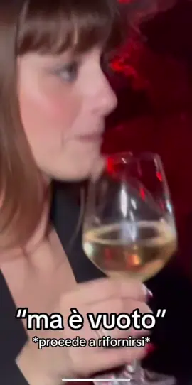 Nali il bicchiere vuoto no eh ❤️‍🔥 #annalisa #naliannalisa #party #mood #esibizionista 