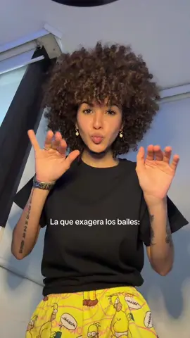 Todos tenemos una amiga que exagera los bailes😏 ! #fypシ #fyp