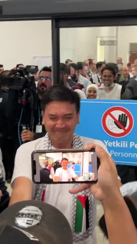 Ketika kita dilanda cabaran, melihat sahabat yang kita kenal pun dah rasa macam sampai rumah. Itulah cerita #KamiAWANI  Welcome home @SyaffShukri 