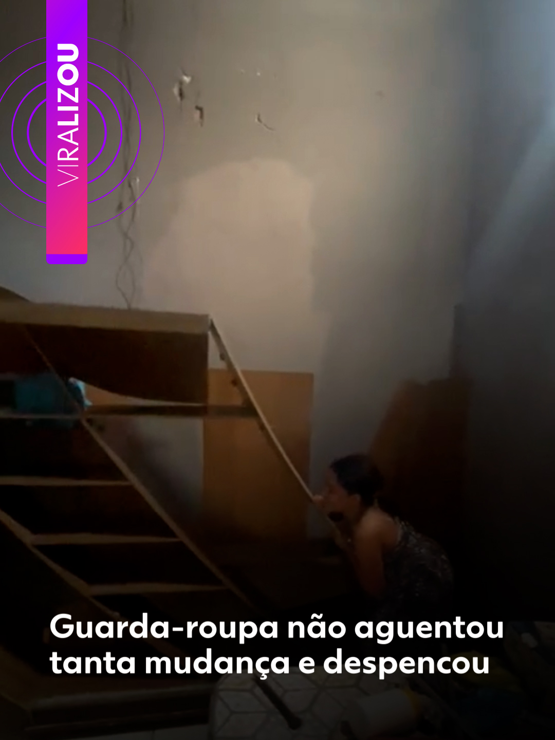 #Viralizou - Depois de tantas mudanças de roupa e reorganizações, o guarda-roupa não resistiu!  Um momento de susto, mas que mostra que até móveis precisam de descanso às vezes. Quem nunca passou por isso? Créditos: @myhoodbr #guardaroupa #mudança #móveis #g1 #g1viralizou #tiktoknotícias