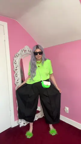 Happy Friday!!!!! #getdressedwithme #widelegsweatpants #fridayoutfit #outfitoftheday  