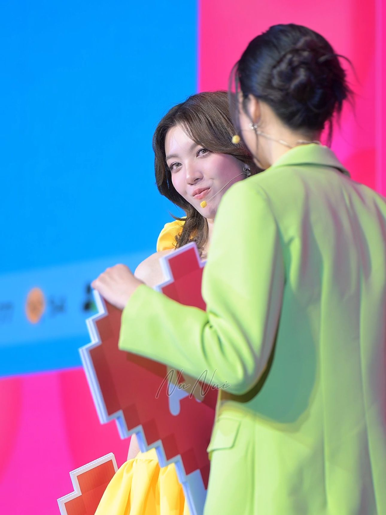 💛💚 เจเจ้รู้สุดๆ🤭 LINGORM PRESENTER BITE ME #OnlyBiteMeOnlyYou #หลิงออม #LingOrm #ormkornnaphat #linglingkwong 