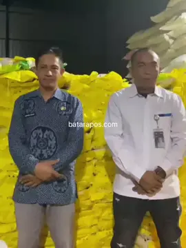 Klarifikasi Darmawan, Kepala Gudang Bulog Kecamatan Mangkutana, Kabupaten Luwu Timur, Sulawesi Selatan, atas Beredarnya Video Proses Pengemasan Beras SPHP di Gudang. Jumat 10 Oktober 2025