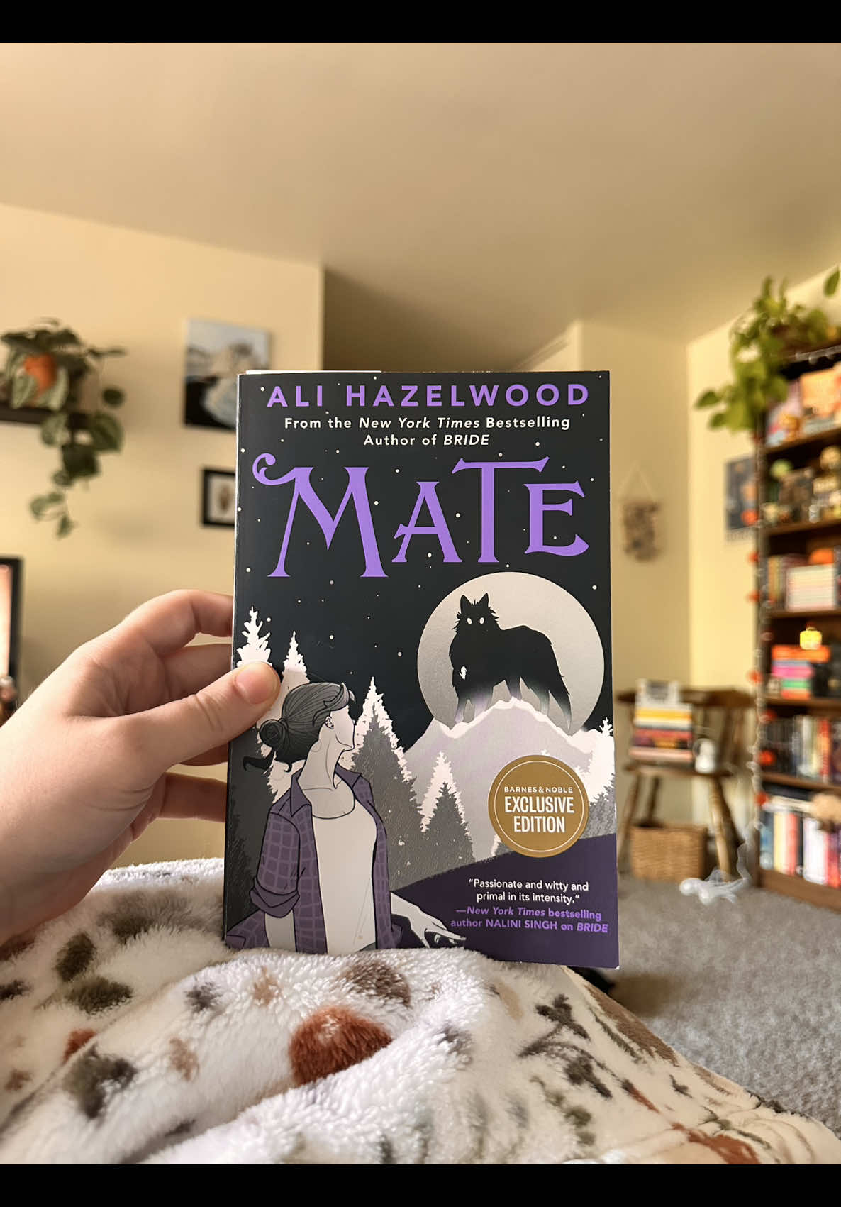 First impressions of Mate by @Ali Hazelwood // 🐺🪾🍂🌾💜 #firstimpressions #newrelease #fypシ #BookTok #alihazelwood 