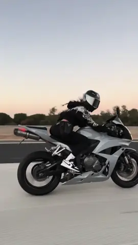 🗣️🖤 #fypシ゚viral #bikergirl #600ccbikes #fyp #bikers 