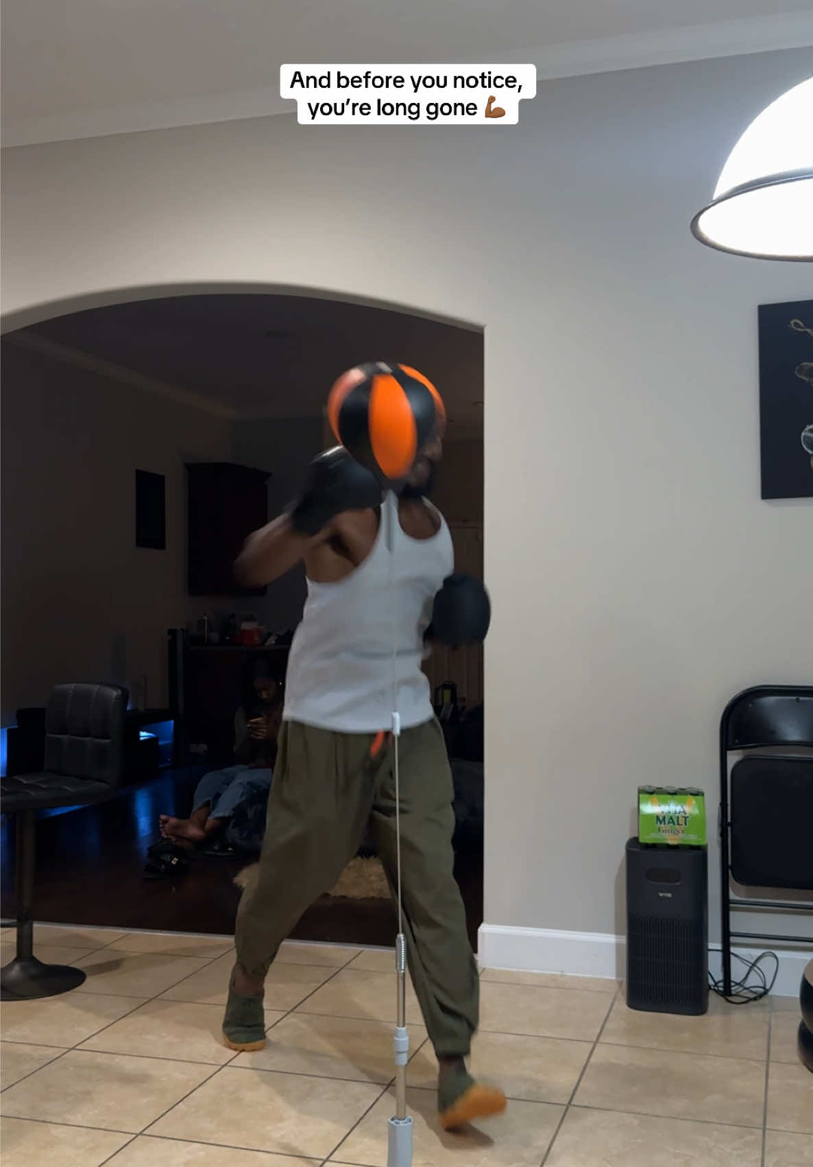 One thing is certain, you’ll advance with this, both hands and legs. #boxing #martialarts 