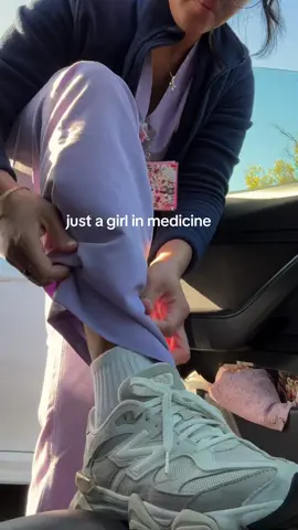 if it’s not multitasking, i don’t want it 💅 @New Balance  @wearfigs  @BALA US  #residency  #justagirl  #womeninmedicine  #hotgirlwalk 