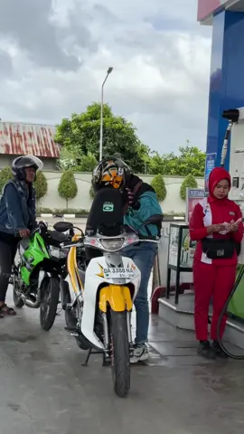 Yang mau jaket samaan kaya punya ku ada di keranjang kuning ya bosku💛 