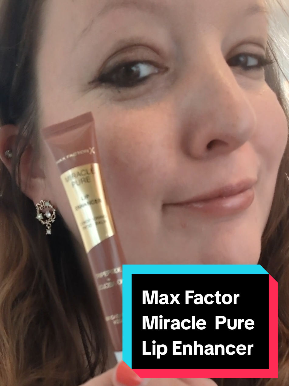 WERBUNG  Hydration trifft Farbe 💧  Der Max Factor Miracle Pure Lip Enhancer spendet bis zu 85 % mehr Feuchtigkeit und lässt die Lippen voller wirken. @Max Factor @Influenster  #LipCare #MaxFactor #BeautyTok #complimentary #LipEnhancer 