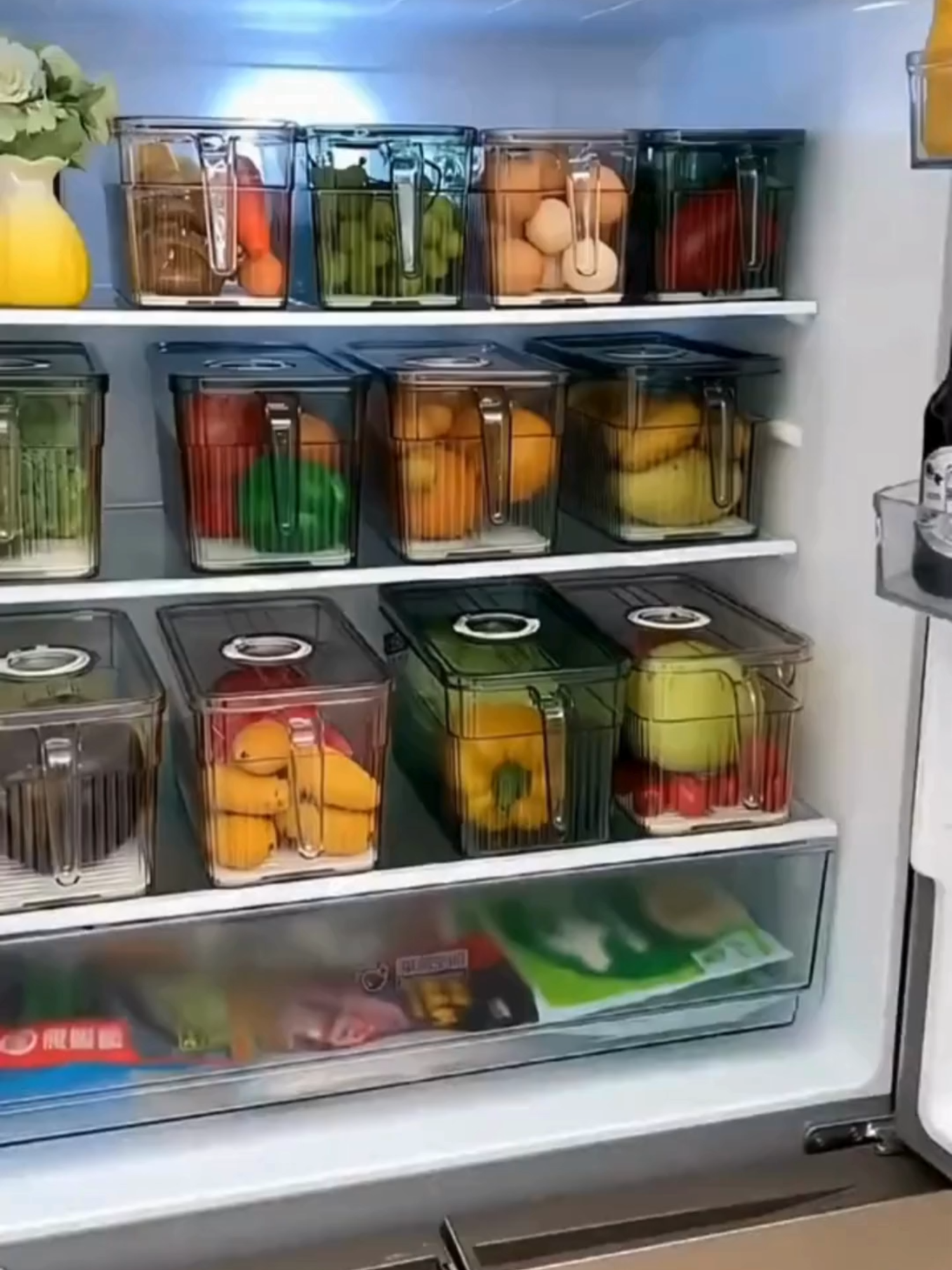 Sua geladeira vive bagunçada? Esse kit organizador é a solução para deixar tudo visível, prático e separado por categoria. Economize espaço, ganhe tempo e tenha uma cozinha mais organizada. Ideal para frutas, verduras, laticínios, bebidas e muito mais. Depois que você usa uma vez, não quer mais ficar sem. #dicasdecasa #achadinhos #tiktokmefezcomprar #geladeiraorganizada #cozinhapratica #utilidadesdomesticas