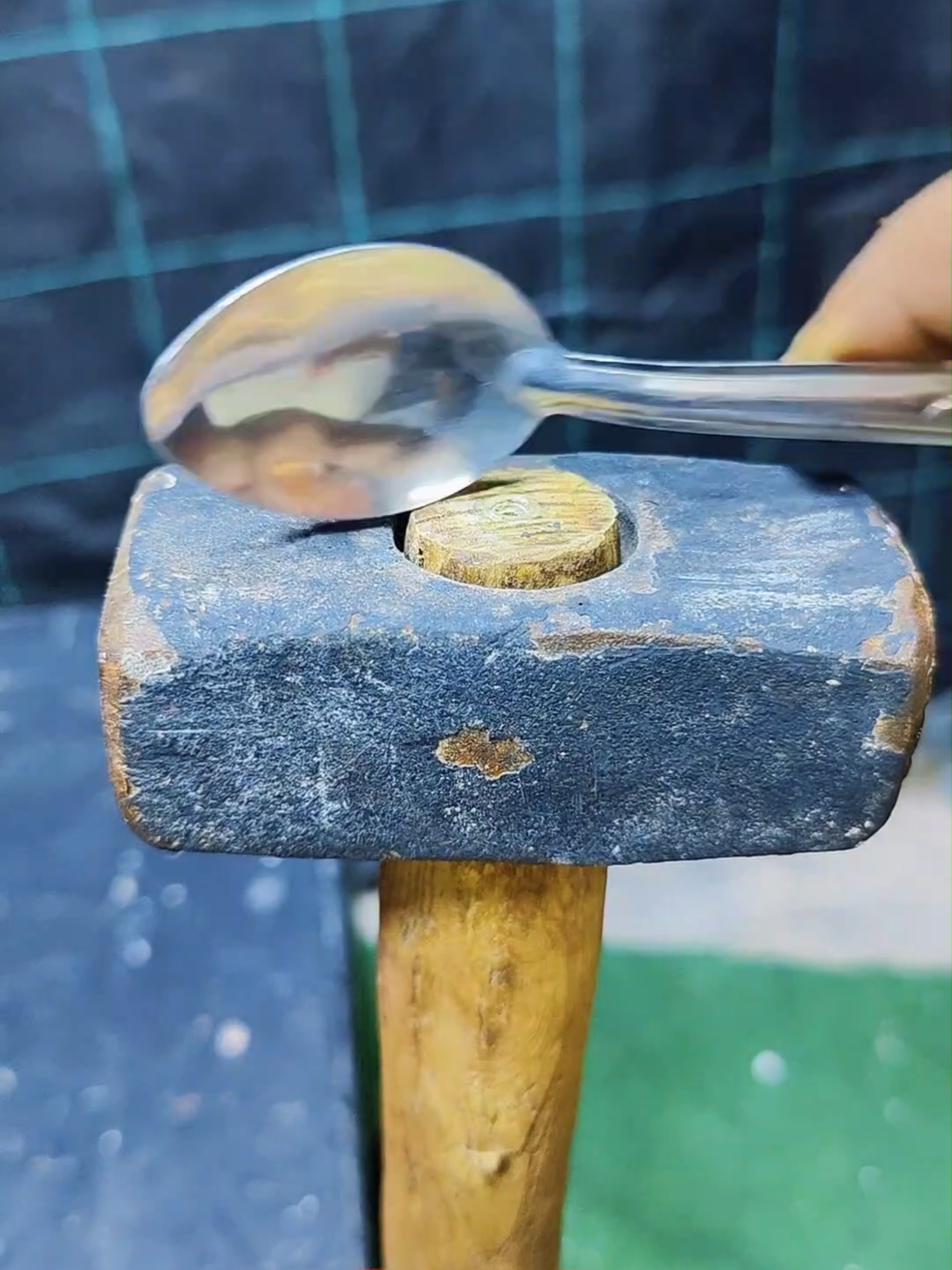 اختراع وابتكار مهم جدا للمطرقة والملعقة#DIY #hok #ideas #Amazing