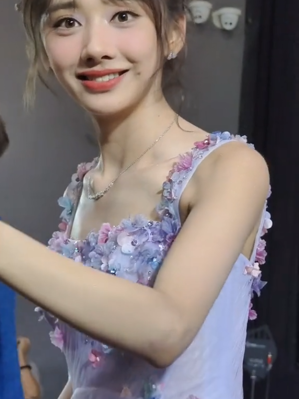 Bé con nhà ai nuôi khéo thế #YenNgoVinhAn #宴遇永安 #VuongAnhLo #WangYingLu  #王影璐 #YummyYummyYummy 