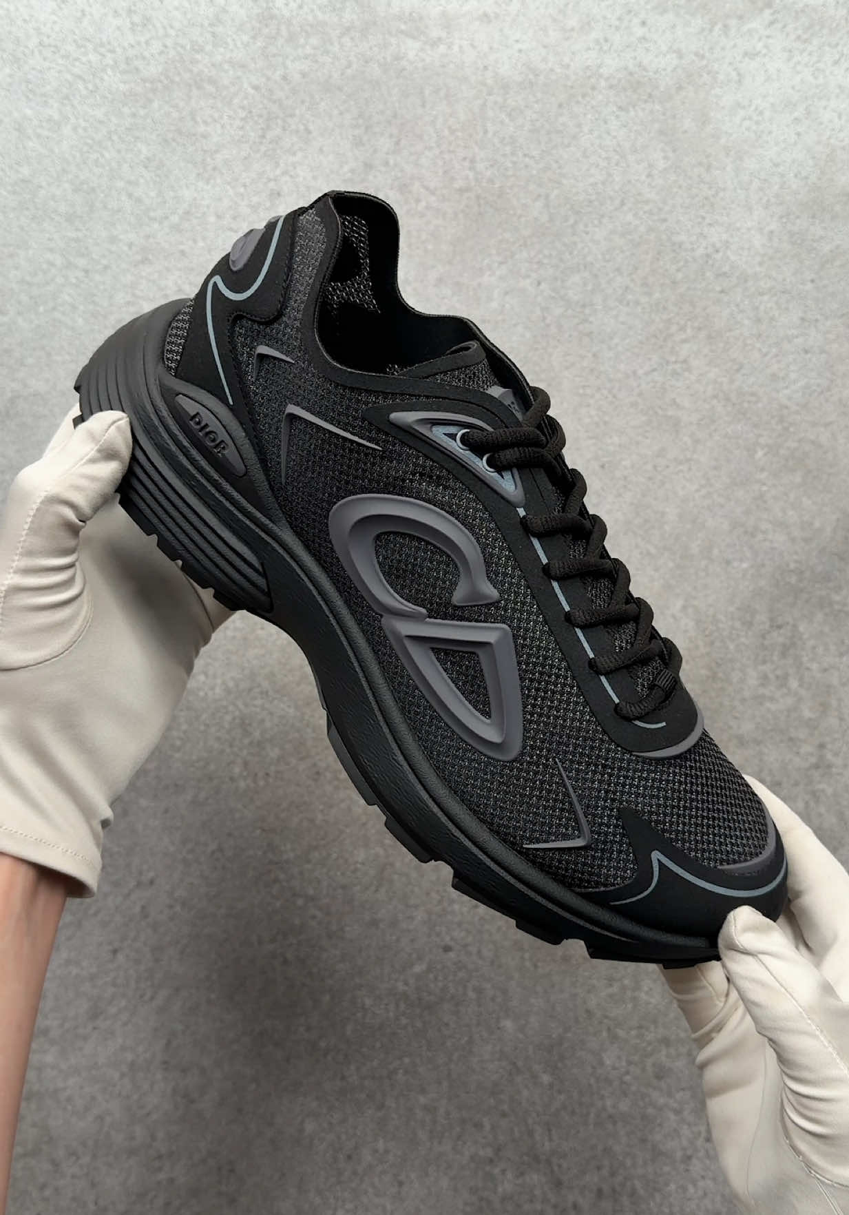 What are your thoughts on the new Dior B30s? 🤔 #crepslocker #dior #b30 #sneaker #fyp 