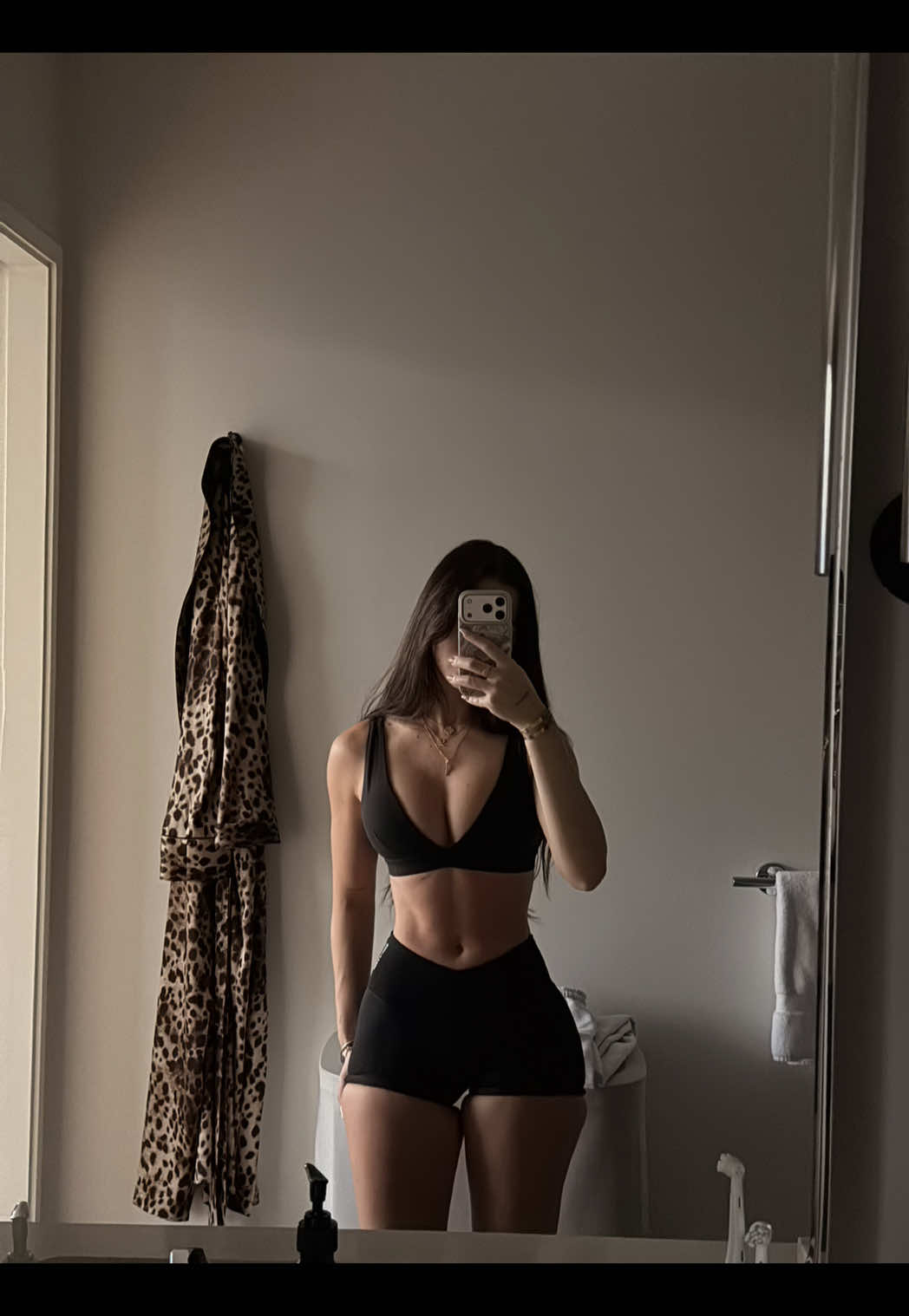 all black fits 🤏🏼🤭 @DFYNE dc: LAURA