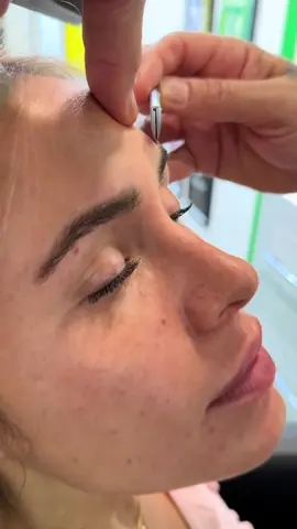 ✨ Beauty & Excellence in one Place ✨ With us, it’s not just about craftsmanship – it’s about trust. 💇‍♀️💖 In this video, we showcase Topmodel Alena: flawless brows shaped & tinted with the traditional threading technique 🌸 – and radiant hair with our signature babylights. ✨ We are proud to be the celebrity hairstylist & trusted salon – for everyone who loves the extraordinary. 💎 👉 Whether it’s styling, coloring, or beauty treatments – we make sure you shine. 📍 Werder Friseur – where craftsmanship meets passion. 💌 Book your appointment now. Explor#model#topmodel#balayage#blond