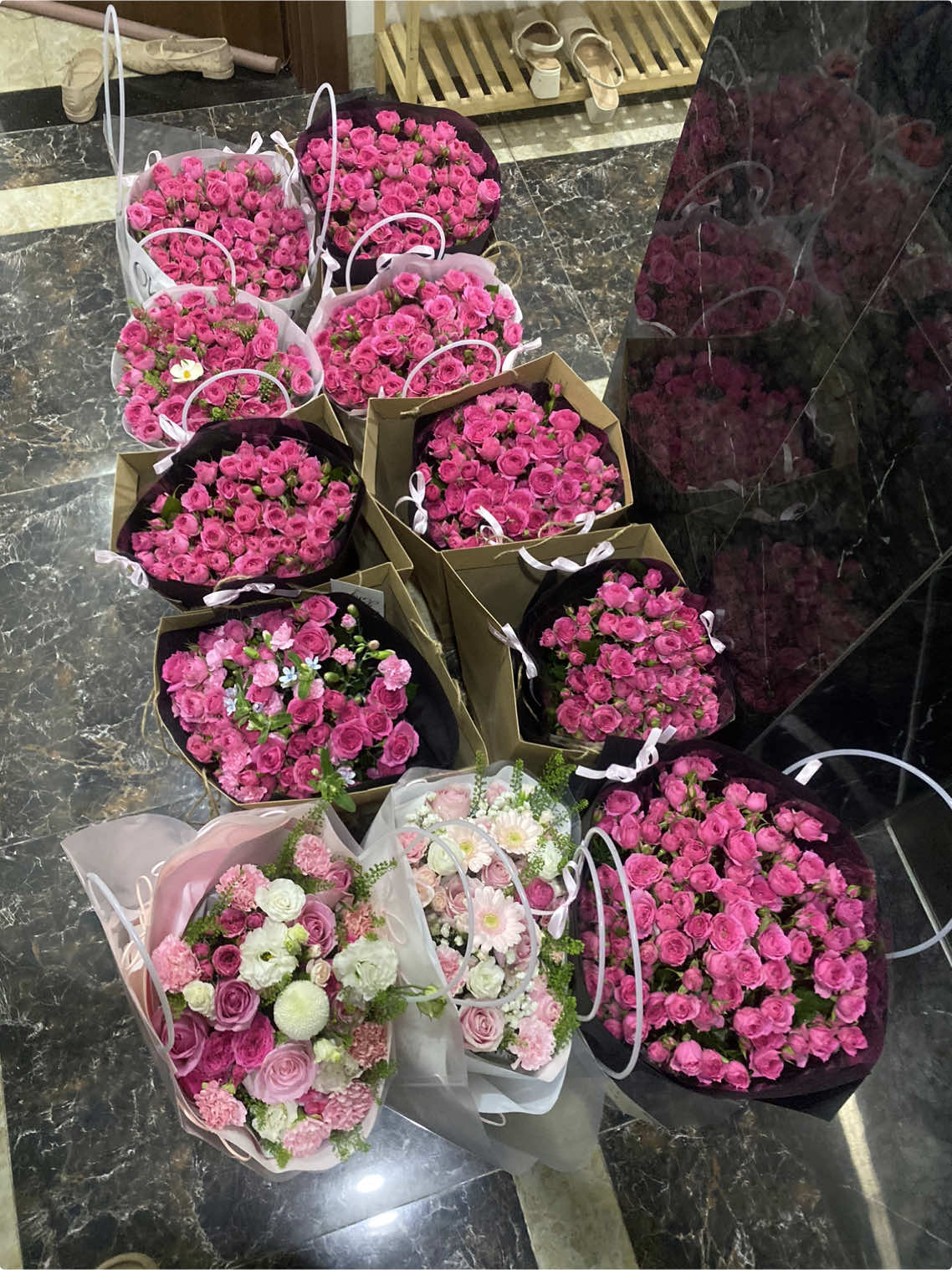 Sophia sẵn ship trong ngày ạ 🎀🎀 Tiệm về đều ngày 50 bó nên cả nhà đặt qua ig giúp tiệm nha. Chỉ 15’ lên giấy gói thui ạ 💕💕💕#hoa #hoatuoihanoi #sophia #20thang10 