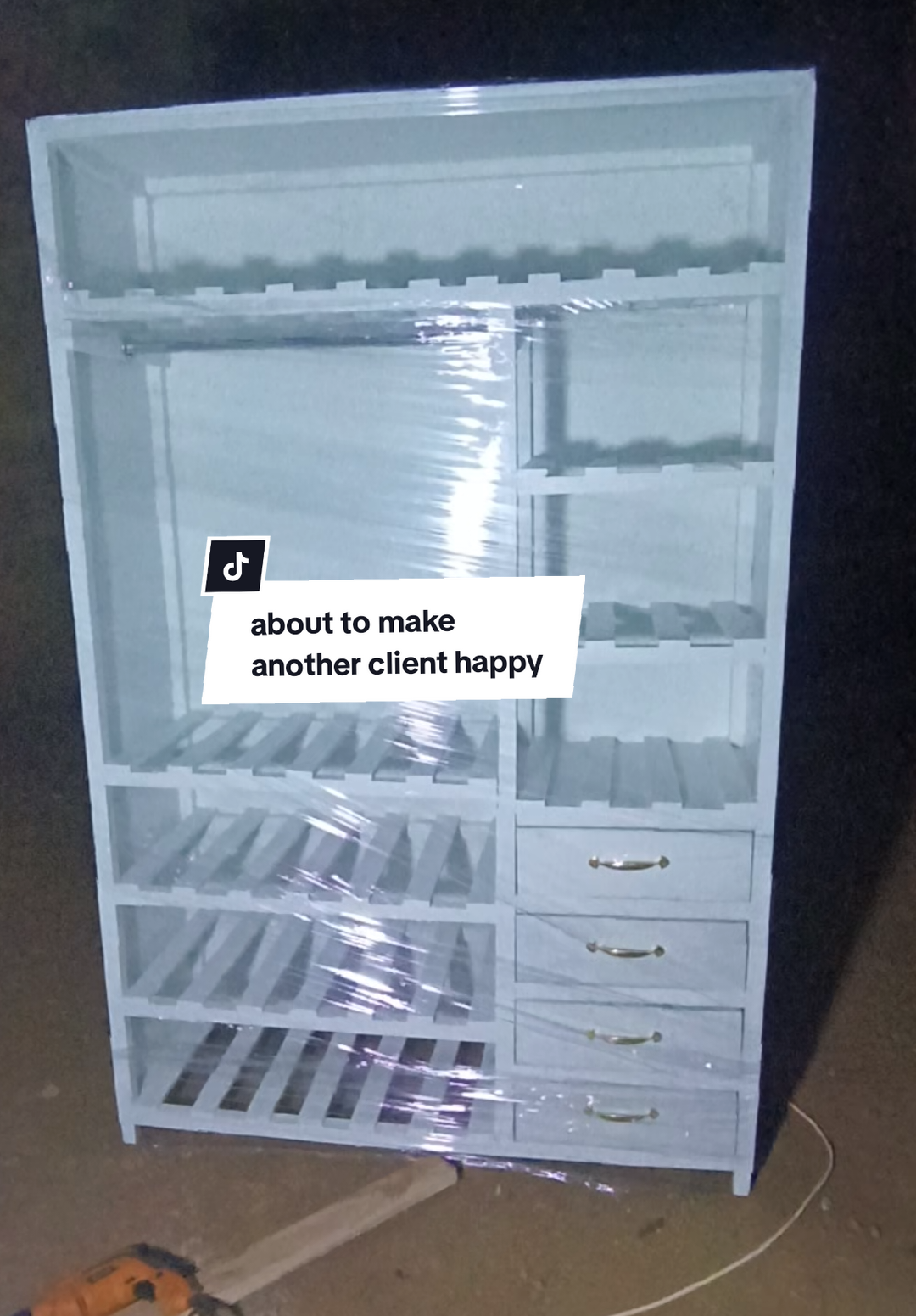 hio pesa umeficha nunua closet😅another happy client 😊 #kiamburoad #thikaroad #kenyanladies #wardrobe #furniturekenya 