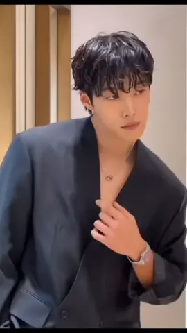 Woodowan, meu cão de caça, meu guarda Costas meu menino 🥰😊❤️🫰#woodowan #caosdecaca#reieterno#kdoramas #koreaactor 