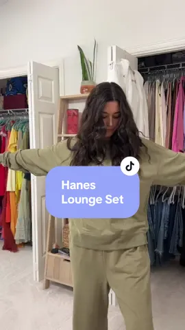 Its in the 60s right now. Time to get comfy in my new @Hanes set 😊 wearing a large and YES it’s comfy as heck #hanes #hanesloungeset #loungeset #loungewear 