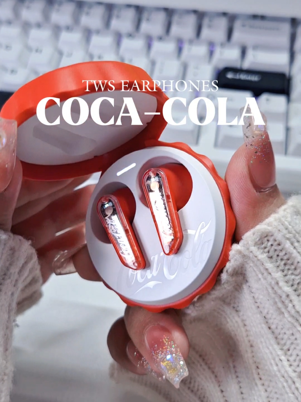 Coca-Cola T13 หูฟังบลูทูธไร้สาย  ดีไซน์กึ่งอินเอียร์   ไดร์เวอร์ไดนามิก 13 มม  ENC ตัดเสียงรบกวน  Bluetooth 5.4 #cocacola  #CocaColat13 #cocacolaearbuds  #หูฟังโค้ก  #desksetup  #dearisy  #fyp 