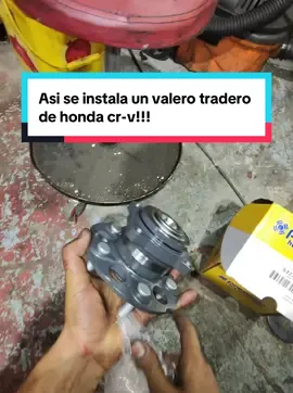 Instalando el balero de una 2007 Honda cr-v #valero #honda #mecanico #parati #foryourpage 