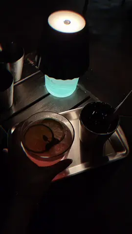 Lắm lúc muốn uống canh mạnh bà, nhưng chợt nhớ ra m cũng đang uống 