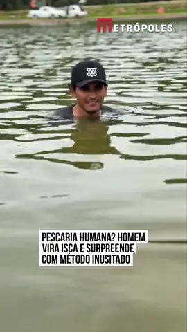 🎣 Que desafio inusitado! O #pescador Deigmar Paulo resolveu levar a criatividade a outro nível e aceitou um desafio pra lá de diferente: virar a própria isca! Com a ajuda de #amigos, ele prendeu dezenas de anzóis com iscas na própria roupa e entrou na lagoa como se fosse parte do cardume. Depois de um tempo de espera na água, o resultado surpreendeu: Deigmar saiu coberto de peixes fisgados, uma verdadeira 