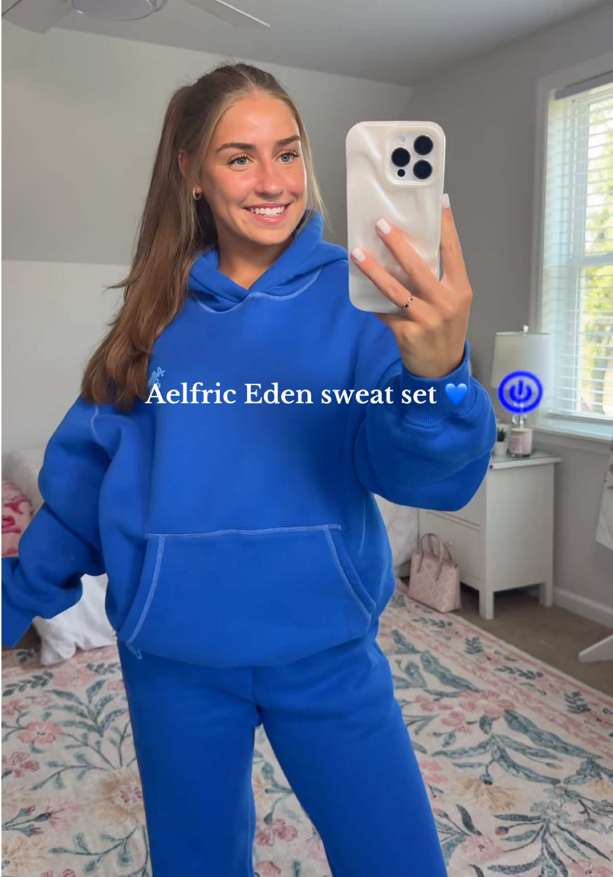 Absolutely obsessed with this color 🤩 #aelfriceden #hoodie #sweatpants #set 