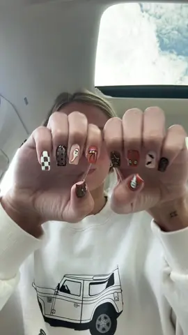 Posting another angle but Halloween nails 😍😍😍😍 #halloweennails #nails #fyp #viral #halloween 