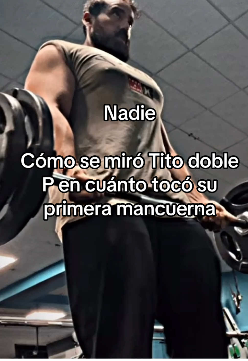Y desayunando solo el rocio del amanecer casi dice #gym #humorgym #titodoblep #natty #disciplina 