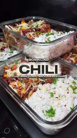 🫘 CHILI CON CARNE 🇺🇸 Je vais te montrer qu’avec un petit budget tu peux te faire 5 repas équilibrés et hyperprotéinés. INGRÉDIENTS: - 750g de viande hachée 5% 🥩 - Ail 🧄 - Oignon 🧅 - Coriandre 🌿 - Un paquet de riz basmati 🍚 - 200g de protéine de soja - Maïs 🌽 - Haricots rouges 🫘 - 800g de pulpe de tomates 🍅 - 50g de concentré de tomates 🍅 - Epices au choix (paprika, cumin, curcuma) - 100g de mozarrella allégée 🧀 📊 Macros (Macros entières en fin de vidéo 🎥): →805kcal / 66g de prot ⏱️ Temps de préparation : 30min  #mealprep #recettefacile #highproteinrecipes #mealprepideas #proteinfood 