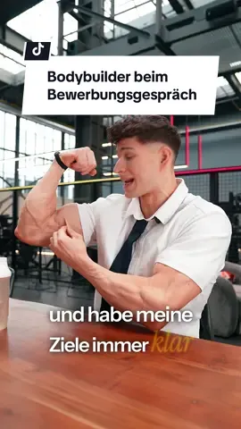 Bodybuilder beim Bewerbungsgespräch – bei 35% Rabatt kann keiner Nein sagen 🤓😮‍💨🔥 #muskelaufbau #fitnesstips #gymtips #Fitness #bodybuilder 