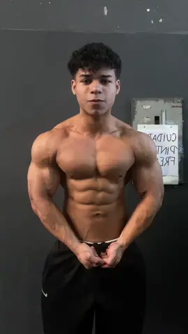 back day pero poso frente #gymmotivation #GymTok #foryoupage #bodybuilders #aesthetics 