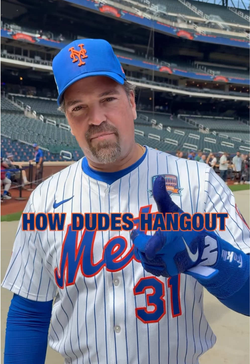 How dudes hangout ⚾️ #mets #baseball 