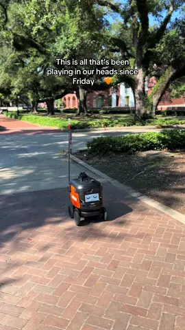 Happy one week anniversary to #thelifeofashowgirl 💿🕺 #fateofopheliadance #kiwibot #robot @UL Lafayette 