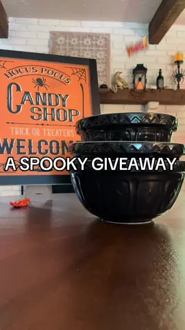 We’re giving away a @Masoncashuk 3 piece black bowl set! Make sure to follow Everything Kitchens and visit the link below to enter!   https://www.everythingkitchens.com/giveaway.html #giveaway #halloween #spookytreats #kitchen #masoncash 