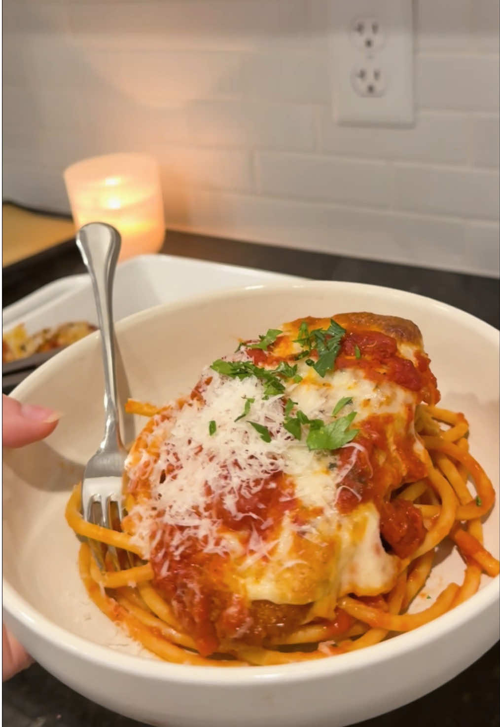 Save us a plate? @bailey.rd’s incredible homemade chicken parmesan using Rao’s Marinara Sauce. #RaosHomemade #ChickenParm 
