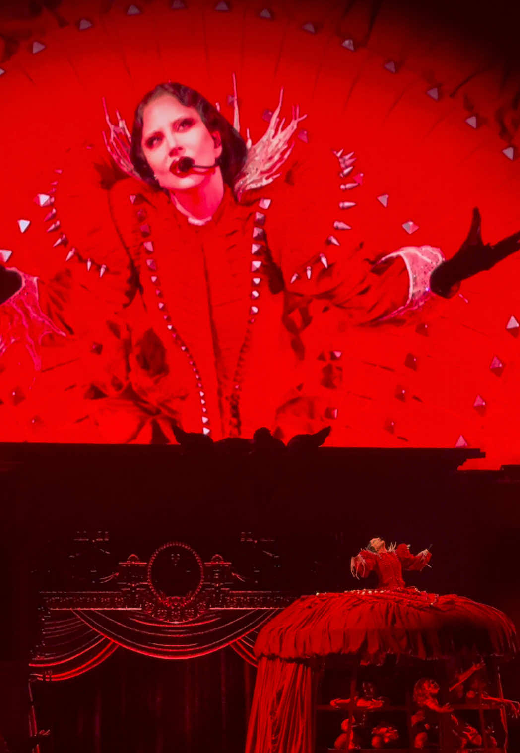 the category is… DANCE OR 💀 Lady Gaga performing Abracadabra at THE MAYHEM BALL in Manchester Night 2 - 08/10/25 ❤️ #ladygaga #abracadabra #mayhem #mayhemball #manchester 