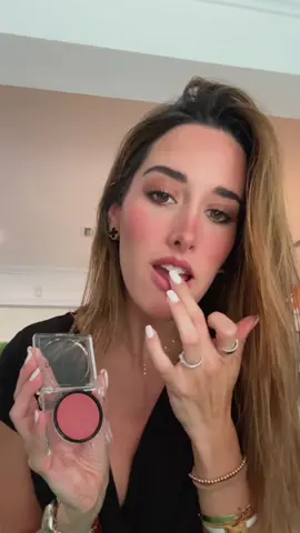 In love 🤌🏼@EpicLight Beauty @Campus Creator Club #EpicLightBeauty #Glow #RealSkinRealResults #MakeupTok #GRWM 