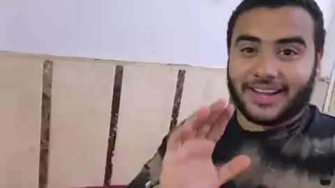 صلي على النبي عليه افضل الصلاة والسلام 